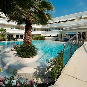 https://relais-du-lac-village.it-lombardy.com