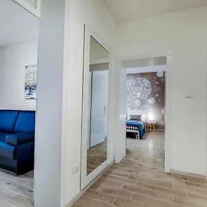  Appartement White Flowers With Canal View By Wonderful Italy
